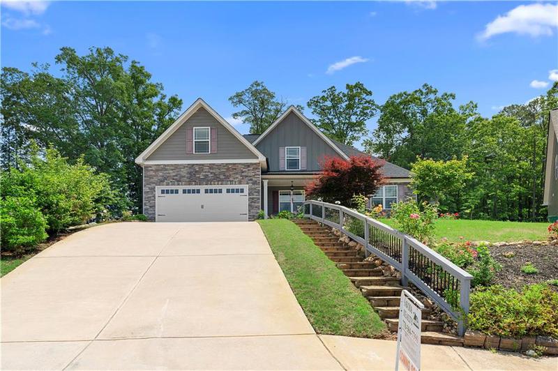 Image for property 114 Brookstone Drive, Carrollton, GA 30116