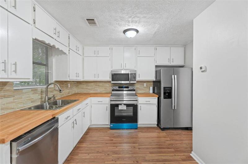 Image for property 4069 DARON Court, Ellenwood, GA 30294