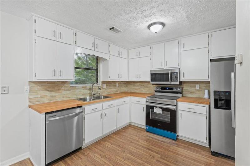 Image for property 4069 DARON Court, Ellenwood, GA 30294