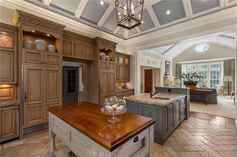 Image for property 3560 Ridgewood Road, Atlanta, GA 30327