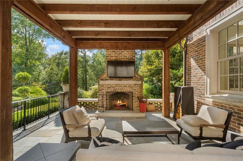 Image for property 3560 Ridgewood Road, Atlanta, GA 30327