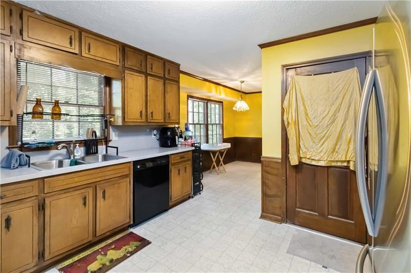 Image for property 5272 Cumberland Way, Stone Mountain, GA 30087