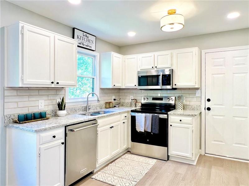 Image for property 430 Thornbush Trace, Lawrenceville, GA 30046