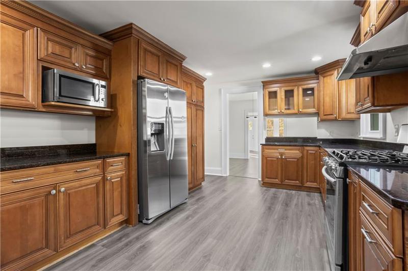 Image for property 2044 Fairhaven Circle, Atlanta, GA 30305