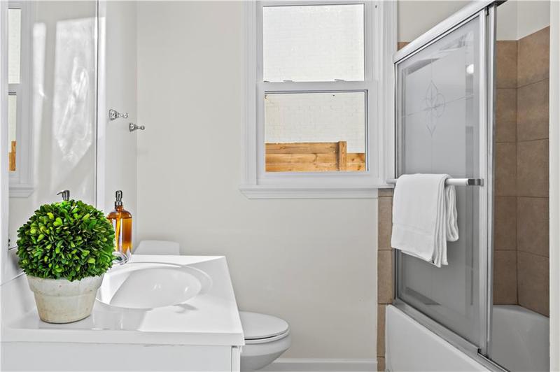 Image for property 2044 Fairhaven Circle, Atlanta, GA 30305