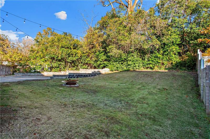 Image for property 2044 Fairhaven Circle, Atlanta, GA 30305