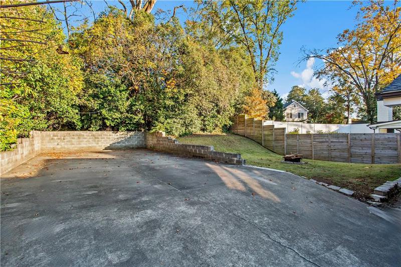 Image for property 2044 Fairhaven Circle, Atlanta, GA 30305