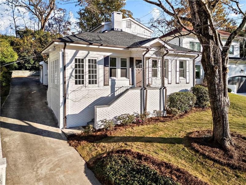 Image for property 2044 Fairhaven Circle, Atlanta, GA 30305