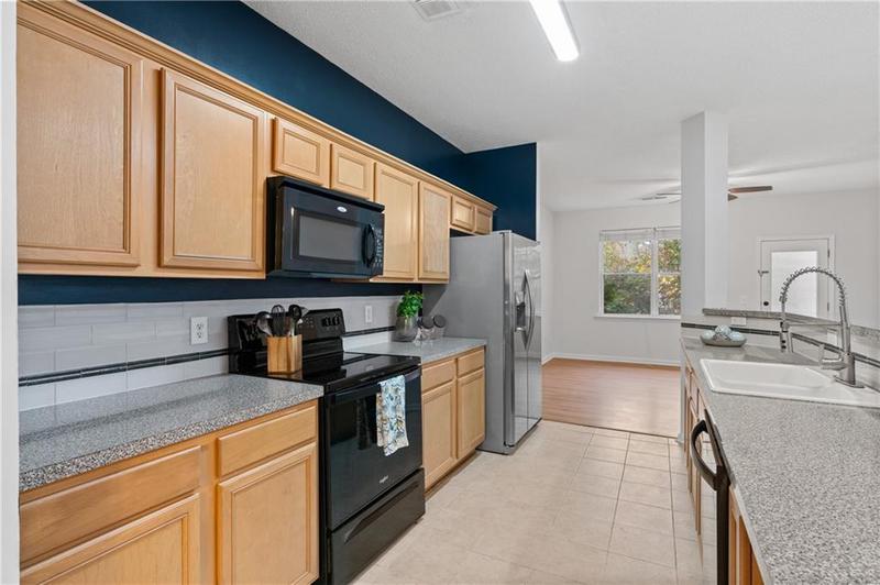 Image for property 2357 Bayrose Circle 57B, East Point, GA 30344