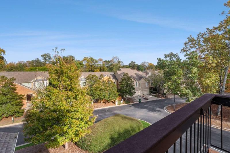 Image for property 5356 Brooke Ridge Drive, Dunwoody, GA 30338