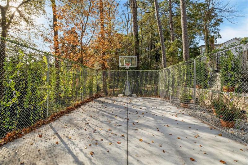 Image for property 443 Wimbledon Road, Atlanta, GA 30324