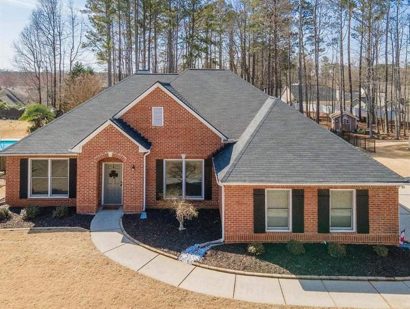 Image for property 201 Lake Forest Drive, Newnan, GA 30265