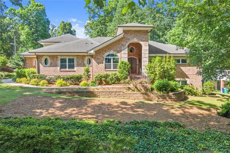 Image for property 5816 CHAMBLEE DUNWOODY Road, Atlanta, GA 30338