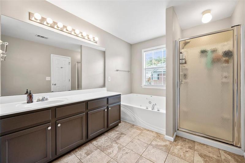 Image for property 3542 CHATTAHOOCHEE SUMMIT Lane, Atlanta, GA 30339