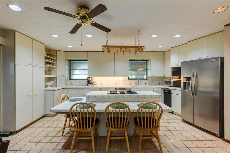 Image for property 2425 Maclaren Circle, Dunwoody, GA 30360