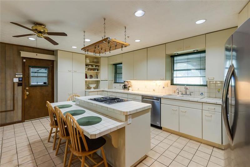 Image for property 2425 Maclaren Circle, Dunwoody, GA 30360