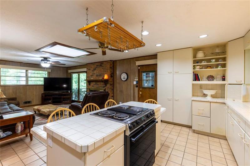 Image for property 2425 Maclaren Circle, Dunwoody, GA 30360