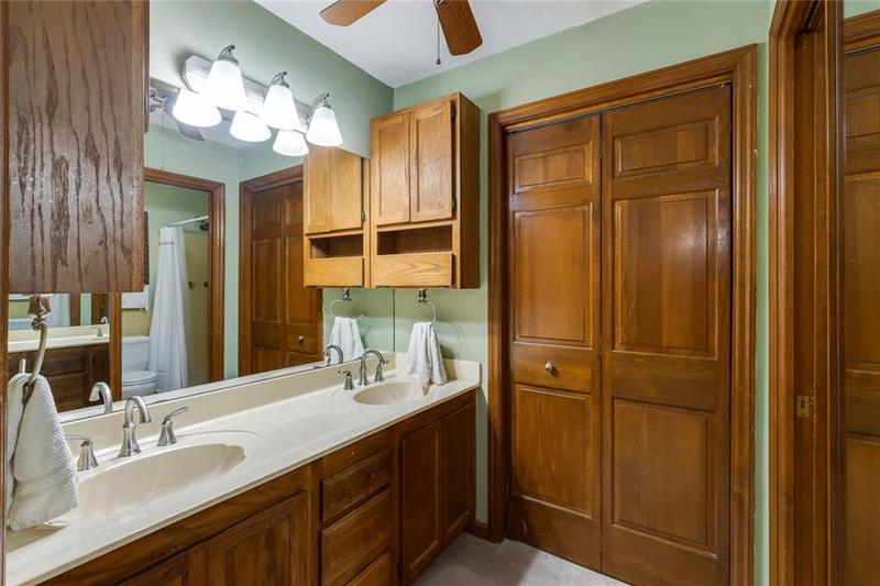 Image for property 2425 Maclaren Circle, Dunwoody, GA 30360
