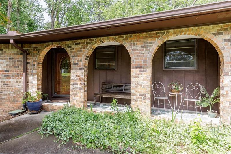 Image for property 2425 Maclaren Circle, Dunwoody, GA 30360