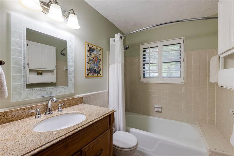 Image for property 2425 Maclaren Circle, Dunwoody, GA 30360