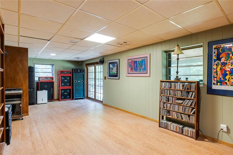 Image for property 2425 Maclaren Circle, Dunwoody, GA 30360