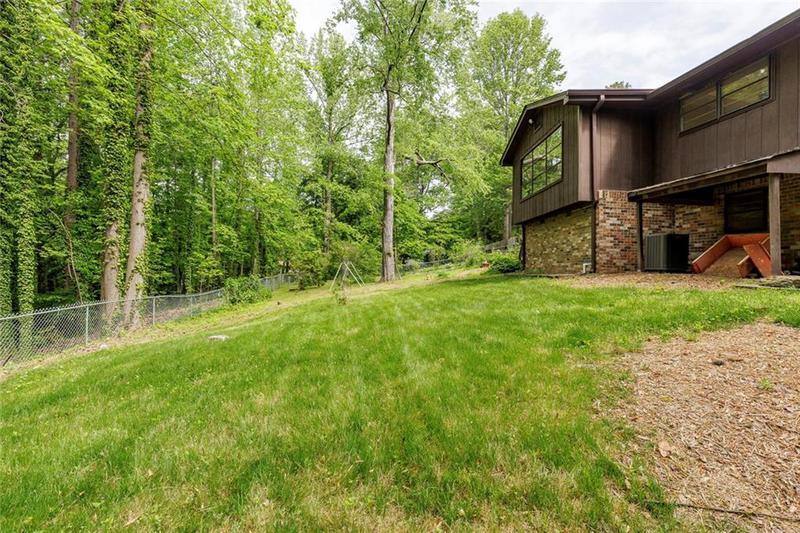 Image for property 2425 Maclaren Circle, Dunwoody, GA 30360