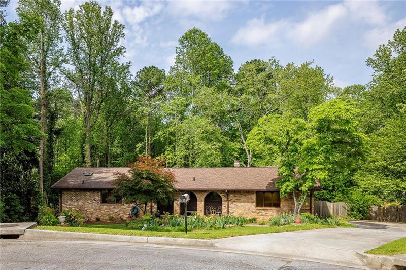 Image for property 2425 Maclaren Circle, Dunwoody, GA 30360