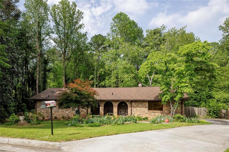 Image for property 2425 Maclaren Circle, Dunwoody, GA 30360