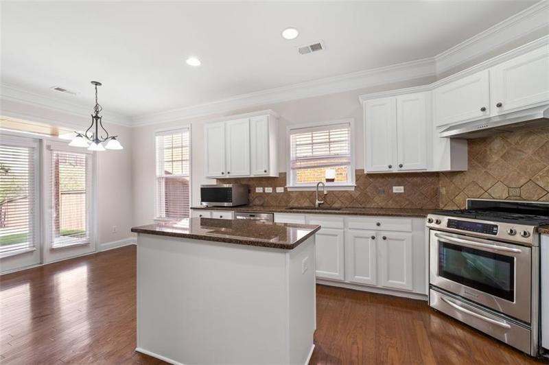 Image for property 812 Autry Oak Court, Alpharetta, GA 30022