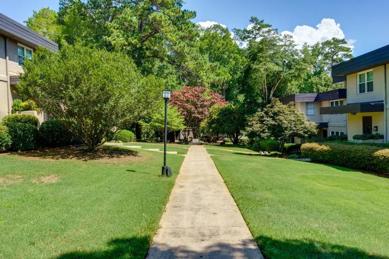 Image for property 301 Lakemoore Drive B, Atlanta, GA 30342