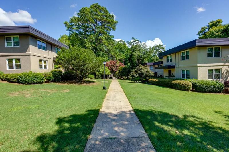 Image for property 301 Lakemoore Drive B, Atlanta, GA 30342