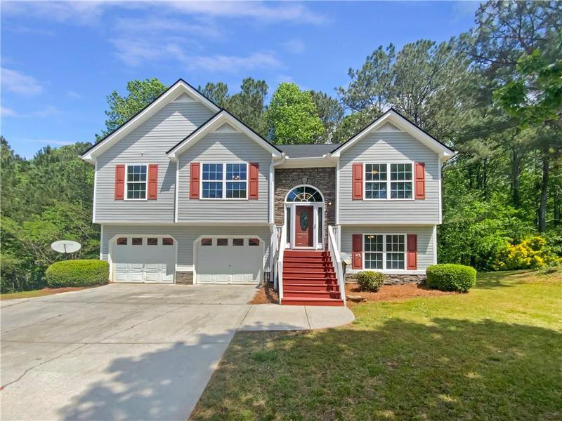 Image for property 156 Hawthorn Drive, Carrollton, GA 30116