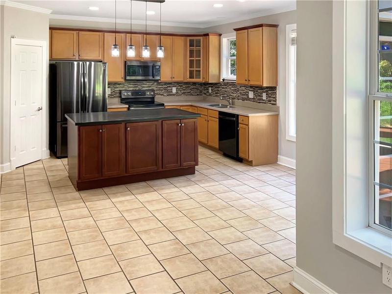 Image for property 305 Crest Pointe, Bremen, GA 30110