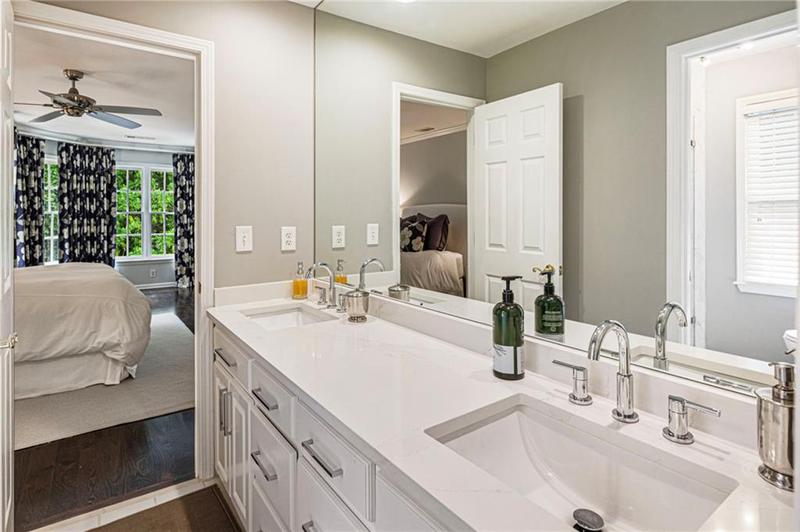 Image for property 140 Old Sandhurst Landing, Alpharetta, GA 30022