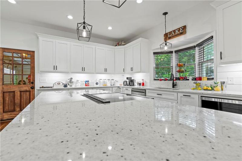 Image for property 5560 Hidden Harbor Trail, Gainesville, GA 30504