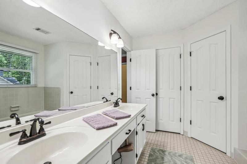 Image for property 1390 Barclay Drive, Lawrenceville, GA 30043