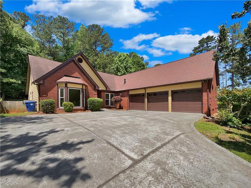 Image for property 421 Thornbush Trace, Lawrenceville, GA 30046