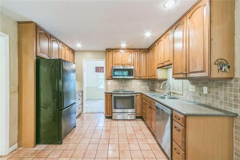 Image for property 1996 Walton Woods Circle, Tucker, GA 30084