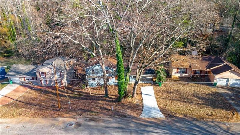 Image for property 2080 Bluffton Way, Decatur, GA 30035