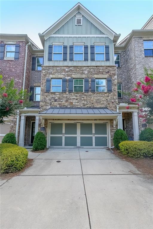 Image for property 915 Dumaine Trace, Atlanta, GA 30328