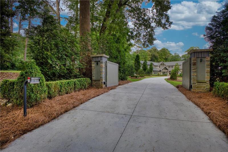 Image for property 2883 Roxboro Road, Atlanta, GA 30324