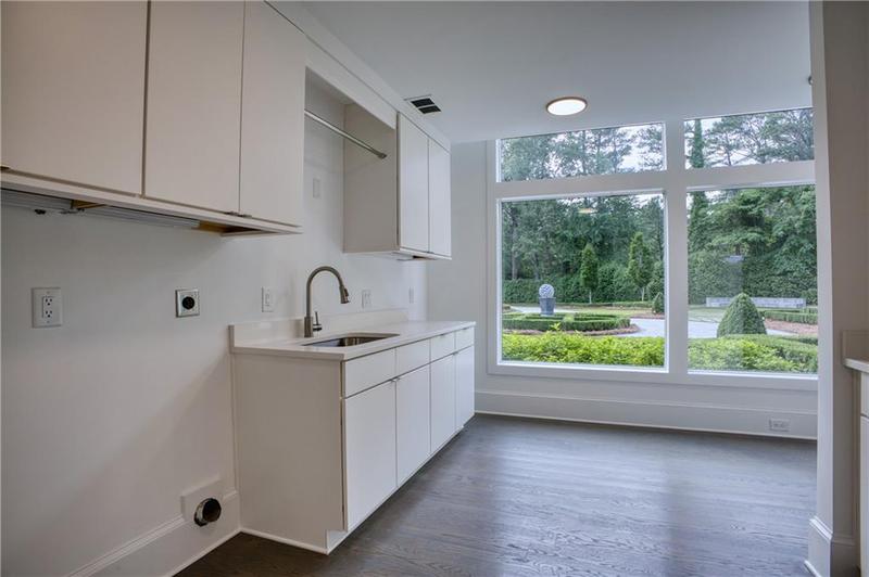 Image for property 2883 Roxboro Road, Atlanta, GA 30324