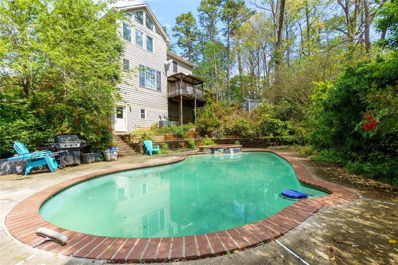 Image for property 225 NACOOCHEE Drive, Woodstock, GA 30188