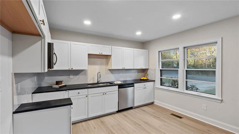 Image for property 3 Hillcrest Avenue, Rome, GA 30161