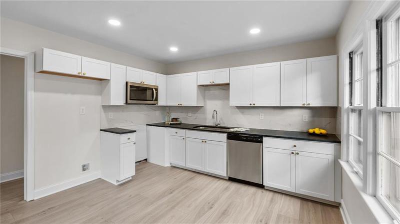 Image for property 3 Hillcrest Avenue, Rome, GA 30161