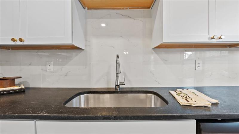 Image for property 3 Hillcrest Avenue, Rome, GA 30161