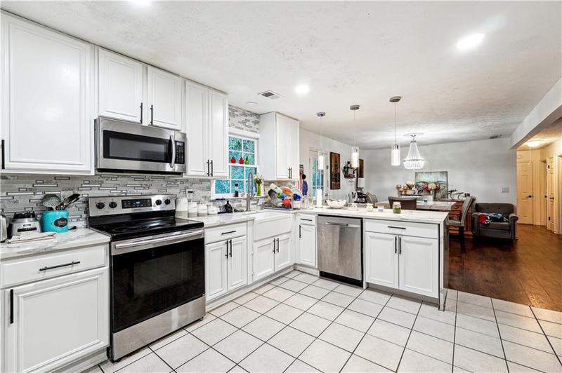 Image for property 386 Black Oak Court, Lawrenceville, GA 30046