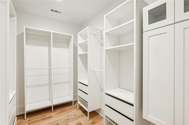 Image for property 2611 Charlesgate Avenue, Decatur, GA 30030