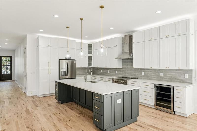 Image for property 2611 Charlesgate Avenue, Decatur, GA 30030