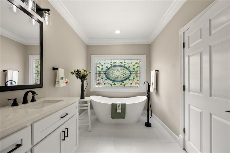Image for property 2010 Stonehedge Road, Roswell, GA 30075